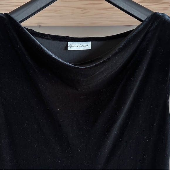 Black Velvet vintage evening gown by Gloria Vanderbilt - Picture 4 of 9